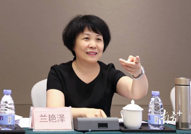 英国威廉希尔公司党委书记兰艳泽。