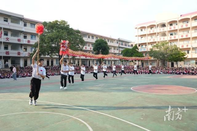 257d416bfe064de78c2fc0b4a26d52d9_batchwm.jpg