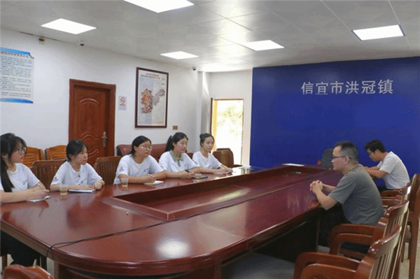 在镇政府与相关人员座谈.png 在镇政府与相关人员座谈.png